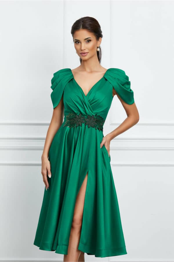 Rochie MBG verde cu umeri bufanti si broderie in talie