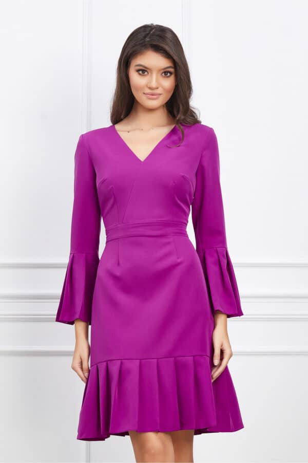Rochie Moze magenta cu maneci evazate si pliuri la baza