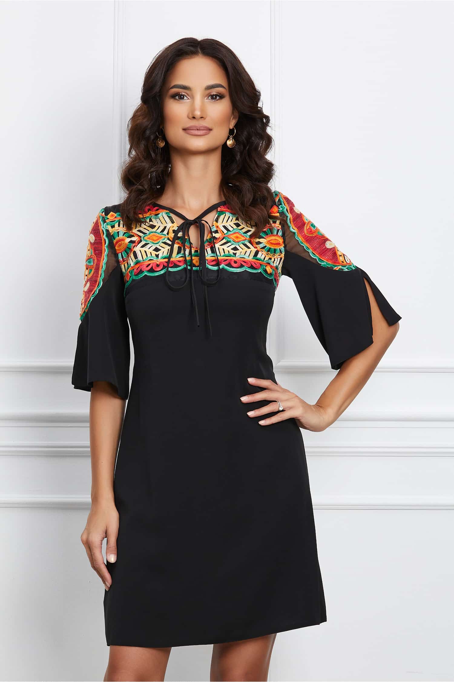Rochie Moze neagra cu broderie orange la bust