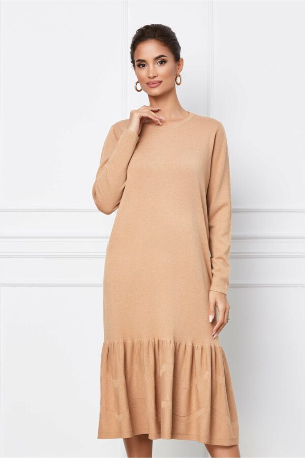 Rochie Roxy maro din tricot cu volanas la baza