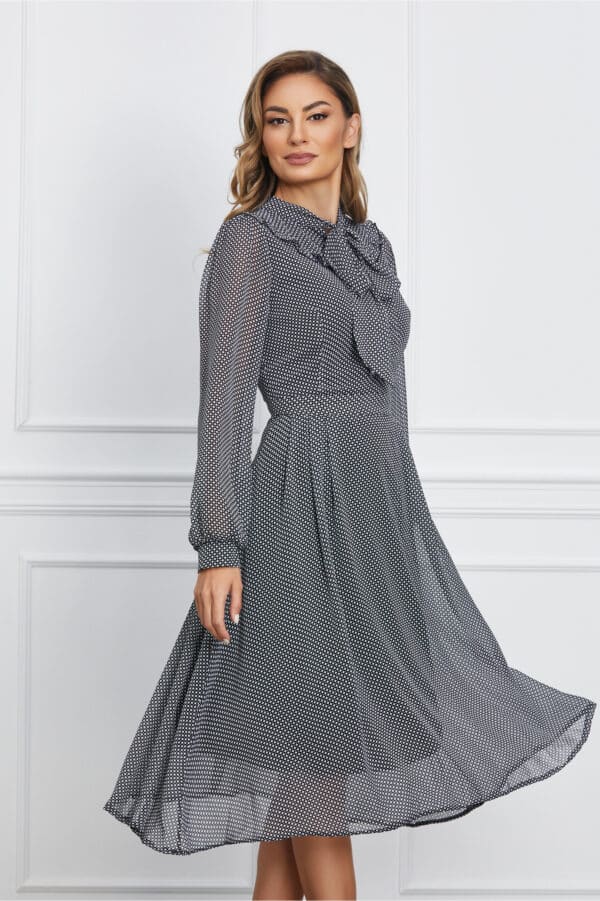 Rochie Veronica neagra cu imprimeuri albe si guler tip esarfa