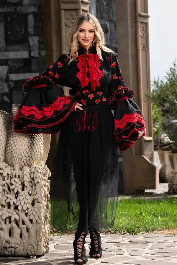 Brau etno brodat cu motivul florii de craita rosie si franjuri Legendaria by Venezia