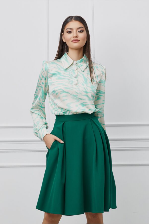 Camasa MBG ivory cu imprimeuri turcoaz si nasturi la bust