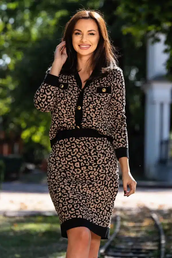 Compleu casual din tricot cu nasturi decorativi si animal print