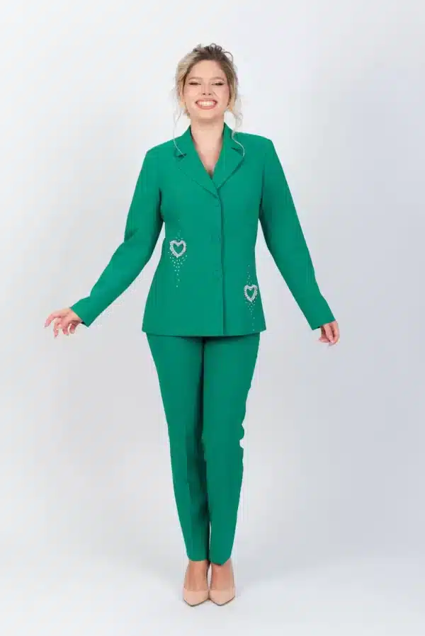 Compleu elegant verde compus din doua piese sacou accesorizat cu detalii pretioase si pantaloni pana