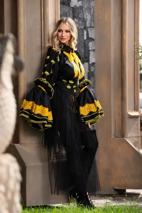 Ia Craiesei cu volane fabuloase si flori galbene Legendaria by Venezia