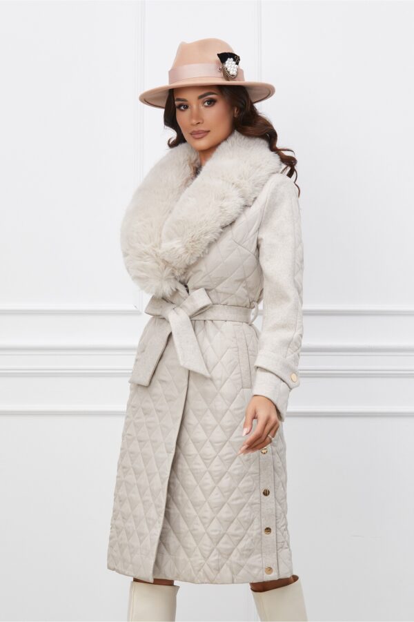 Palton Daria ivory din fas matlasat cu guler din blana si cordon in talie