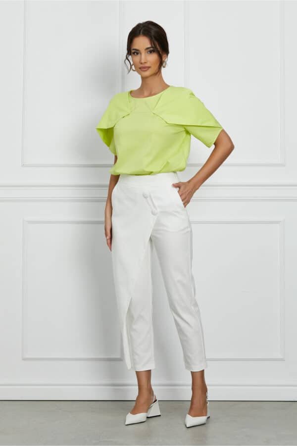 Pantaloni Lory albi cu aplicatie petrecuta si nasturi