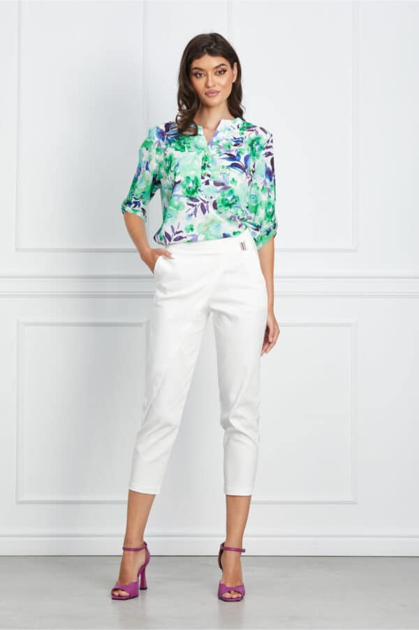 Pantaloni Marcy albi cu aplicatie petrecuta si catarama metalica