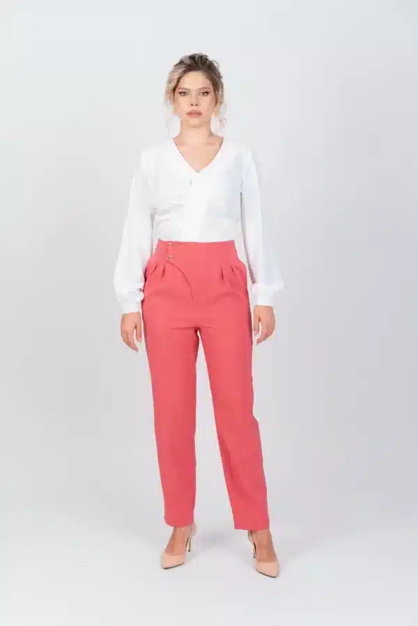 Pantaloni office corai cu pense la talie si inchidere
