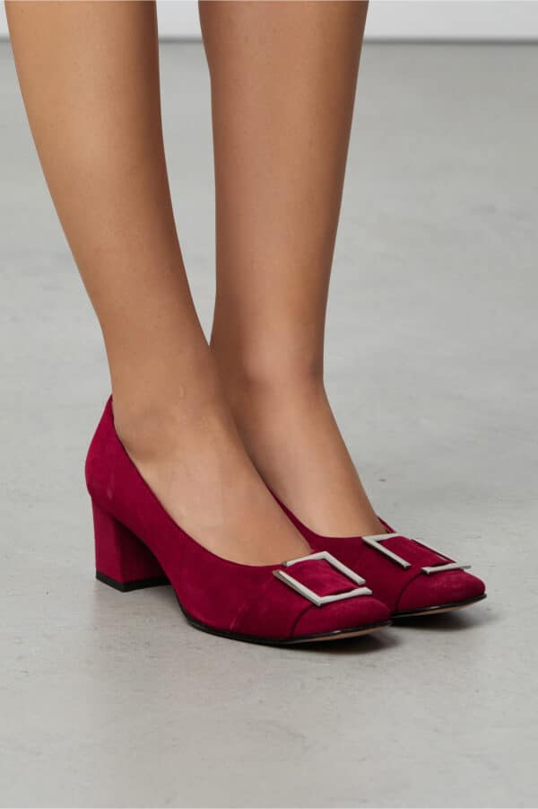 Pantofi bordo din piele intoarsa cu aplicatie pe varf