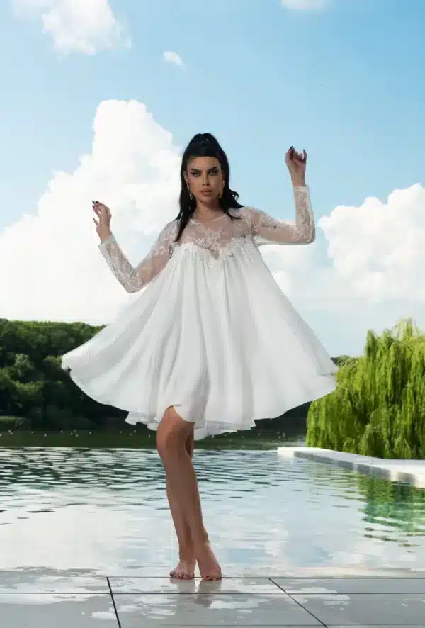 Rochie alba eleganta din voal cu partea superioara din broderie