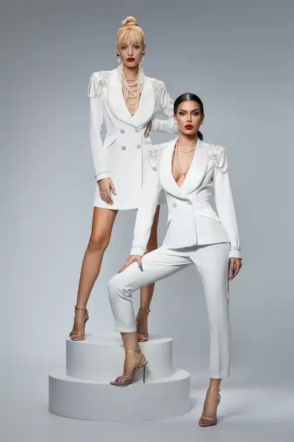 Roche eleganta alba tip sacou cu perle si broderie