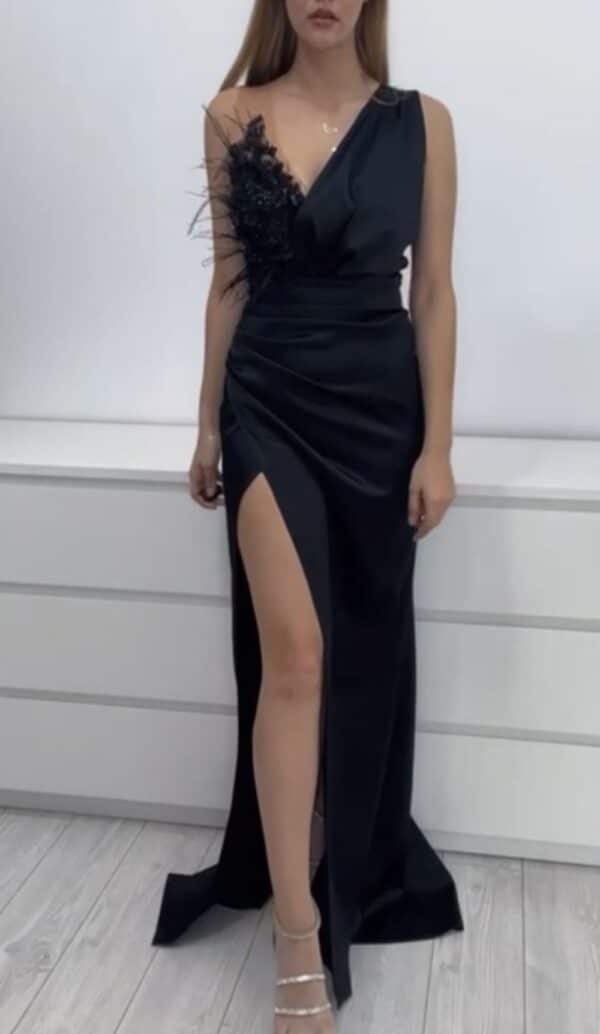 Rochie lunga de ocazie din tafta accesorizata la bust cu broderie argintie