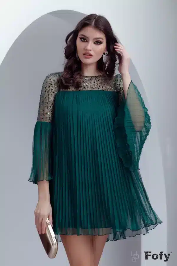 Rochie eleganta verde din tull plisat cu broderie pretioasa in partea superioara