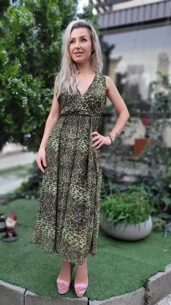 Rochie eleganta verde cu imprimeu leopard si croi in clos