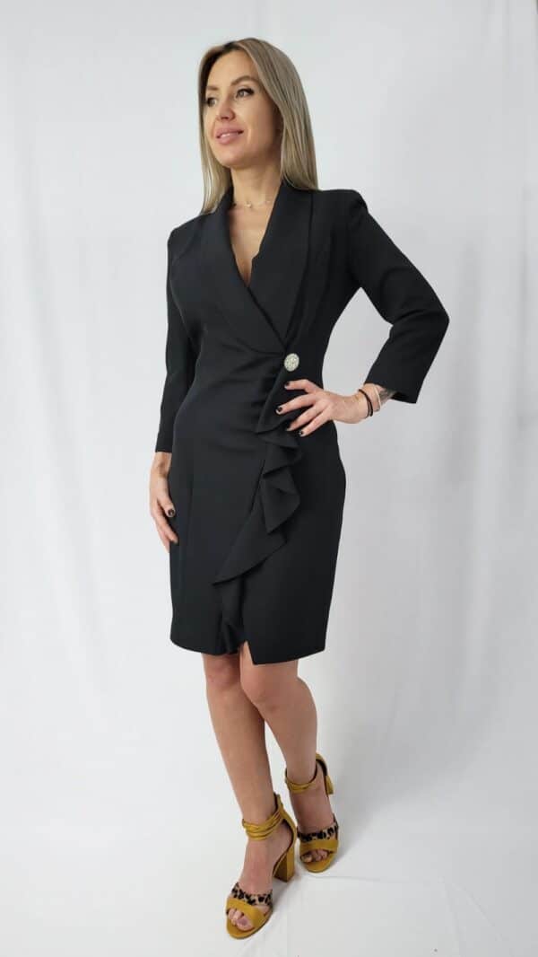 Rochie tip sacou neagra prevazuta cu volanase