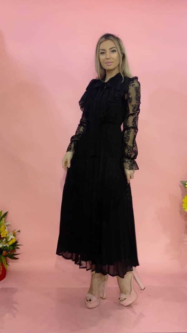 Rochie eleganta neagra din dantela si voal plisat