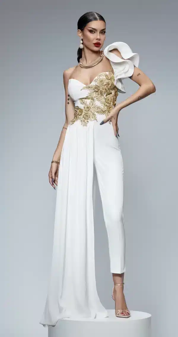 Salopeta eleganta alba cu trena si broderie florala