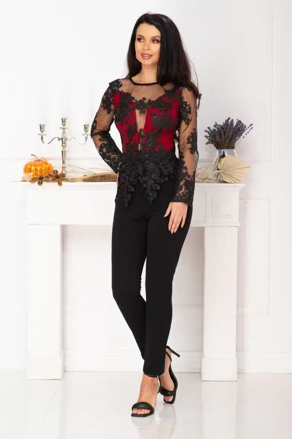 Salopeta eleganta cambrata Raluca cu broderie aplicata si bust rosu