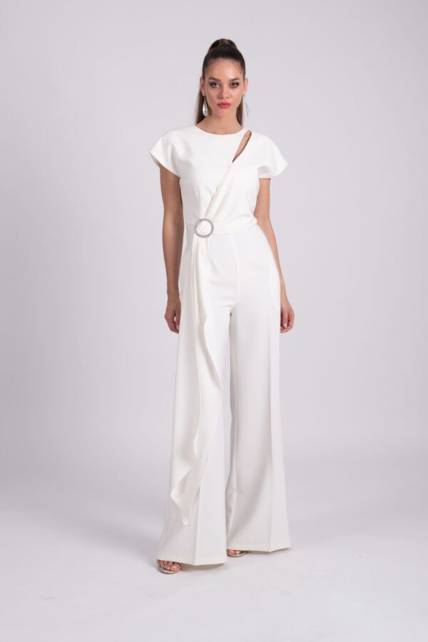 Salopeta eleganta alba cu pantalon evazat