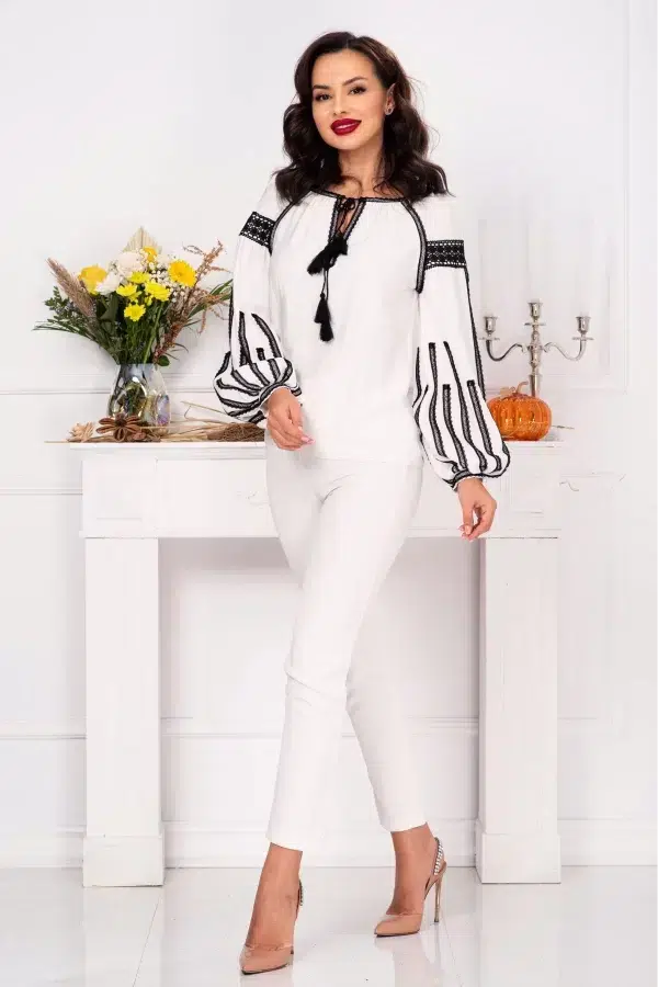 Ie alba din vascoza Effect cu broderie neagra aplicata