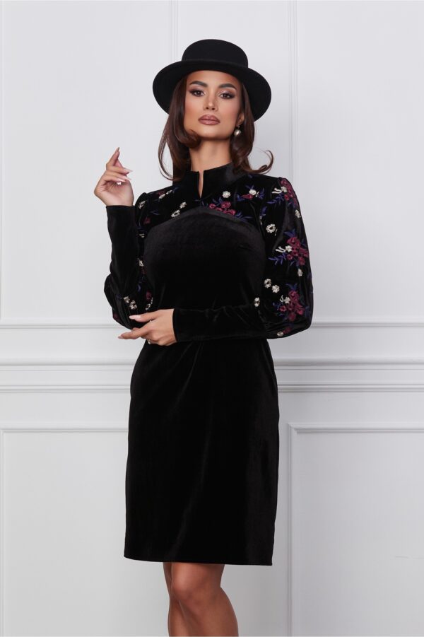 Rochie Moze neagra din catifea cu broderie