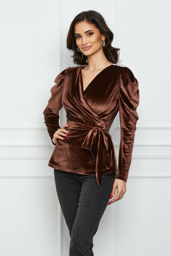 Bluza Dy Fashion maro din catifea cu accosorii pe umeri