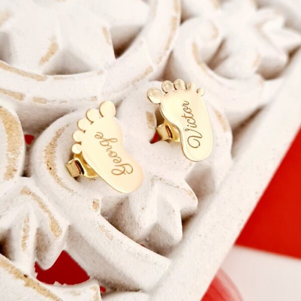 Cercei picioruse personalizate – Talpi bebe – Aur Galben 14K – Inchidere surub