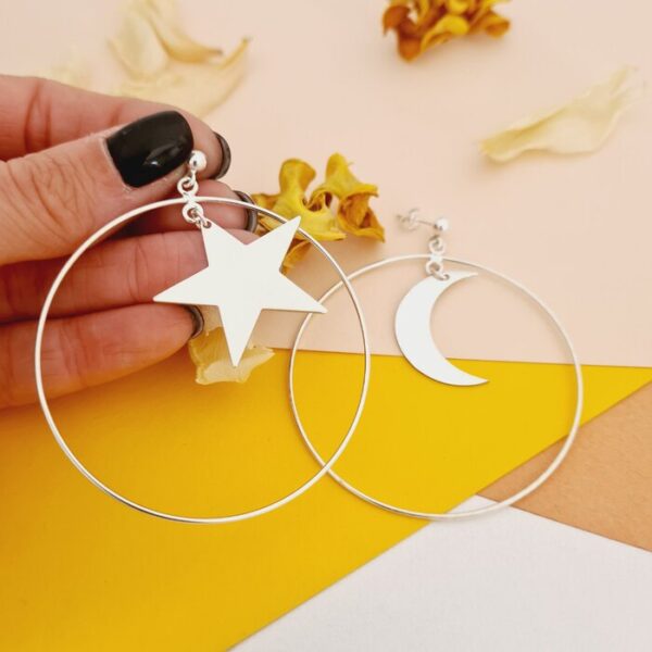 Cercei rotunzi BIG HOOPS cu simboluri mixte – Argint 925 – Inchizatoare surub