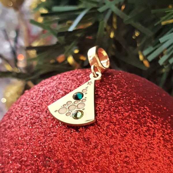 Charm personalizat Craciun – Brad cu globuri – Argint 925 placat cu Aur galben 18K – cristale Swarovski