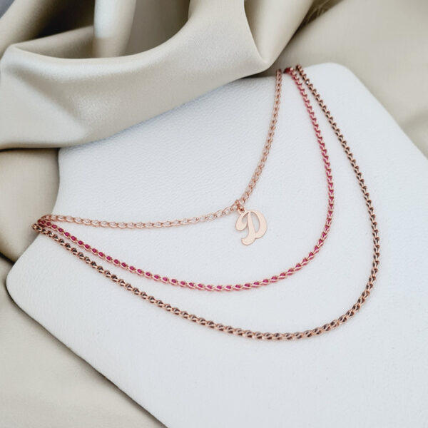 Lantisor cromatic – Initiala mea – Model 3 straturi cu 3 lantisoare impletite cu Zirconii – Argint 925 placat cu Aur Roz 18K