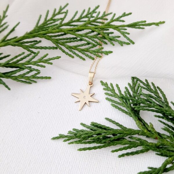 Lantisor festiv – Gratia Stelara – Pandantiv stea cu Diamant natural – Aur Galben 9K