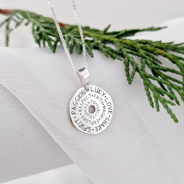 Lantisor festiv – Stea a sentimentelor scrise – Pandantiv banut neregulat gravat – Argint 925