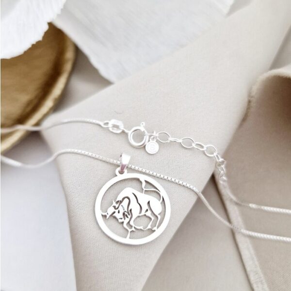 Lantisor zodia ta in armonie – Pandantiv disc cu simbol Taur – Argint 925