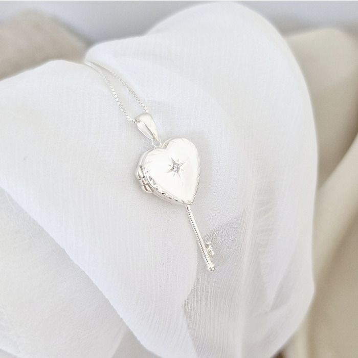 Medalion Cheia iubirii - Locket cu poze in interior - Argint 925 si cristal Zirconia