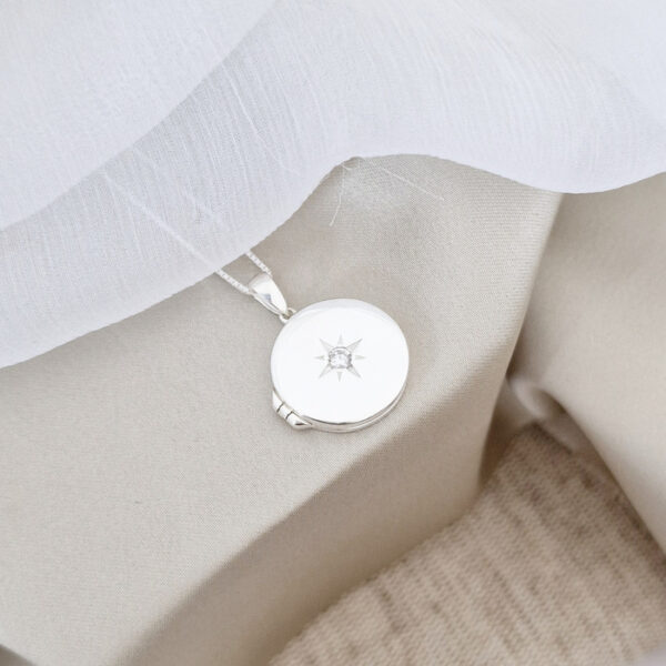 Medalion Eterna stea – Locket cu poze in interior – Argint 925 si cristal Zirconia
