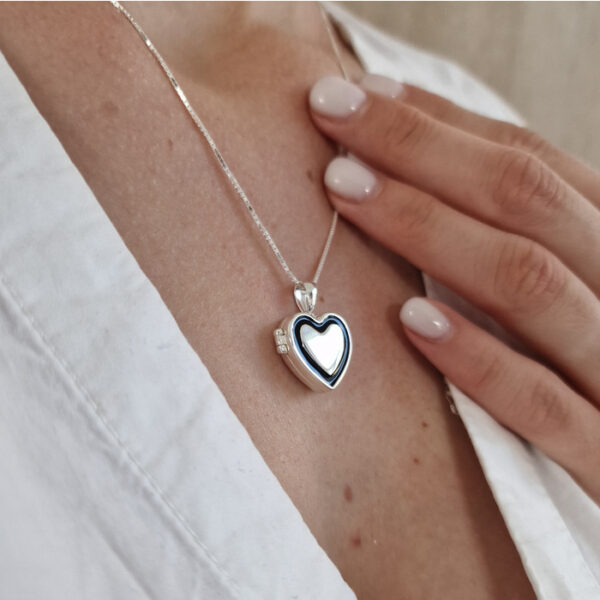 Medalion Eternitate in inima – Locket cu poze in interior – Argint 925 si email negru