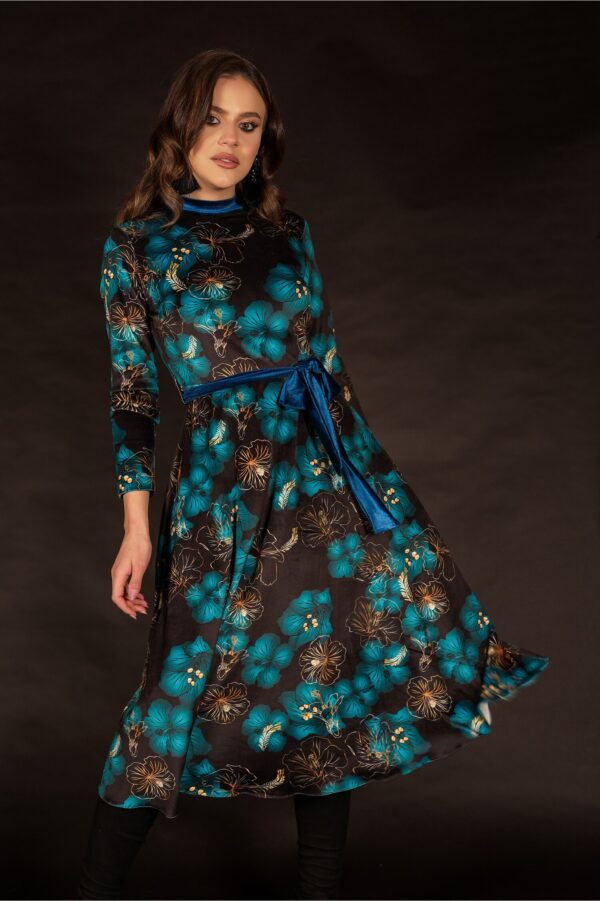 Rochie Dy Fashion din catifea neagra cu imprimeu albastru si cordon in talie