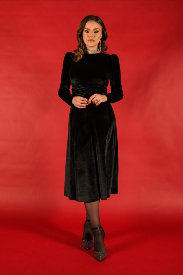 Rochie Dy Fashion neagra din catifea cu crepeu pe fusta