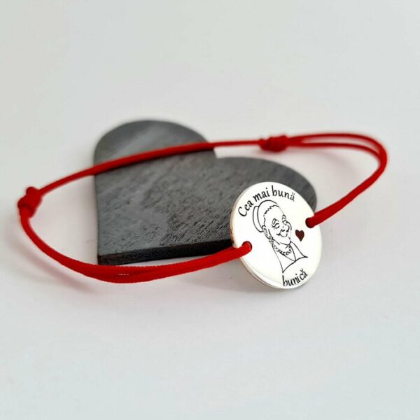 Bratara personalizata – Cea mai buna bunica – Banut de 15 mm decorat cu email – Argint 925 – Snur reglabil