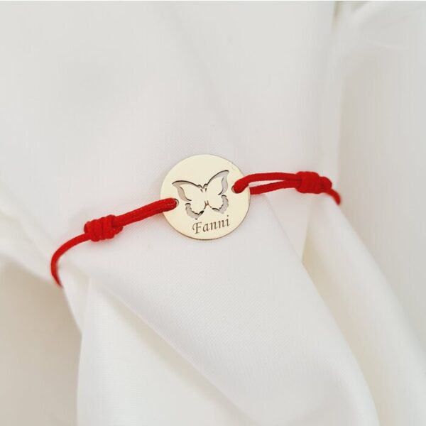 Bratara personalizata cu nume – Fluture decupat – Aur Galben 9K – Banut 12 mm diametru – snur reglabil