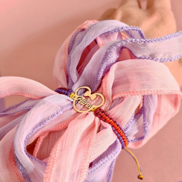 Bratara personalizata cu nume – Forma Soricel cu fundita – Argint 925 placat cu Aur Galben 18K – Snur impletit multicolor