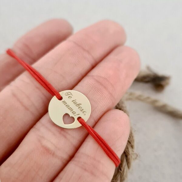 Bratara personalizata – Te iubesc – banut cu inima decupata – Aur Galben 9K – 12 mm diametru – snur reglabil