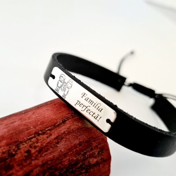 Bratara Placuta gravata cu Membri Familiei si text – 3 membri – Argint 925, piele