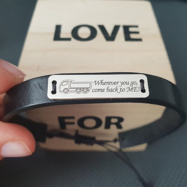 Bratara Placuta gravata cu un Camion si Text – Argint 925, piele