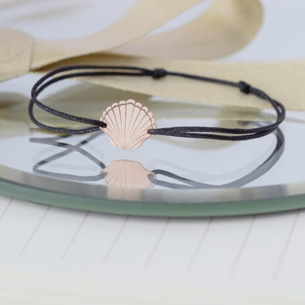 Bratara scoica din aur galben, alb sau roz de 14K – snur reglabil