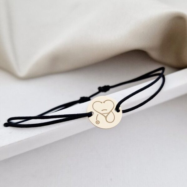 Bratara Stetoscop sub forma unei inimi – Banut 12 mm – Aur Galben 9K – Snur reglabil, diverse culori