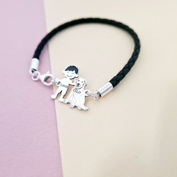 Bratara Unisex cu membri Familiei – baiat si caine labrador – Argint 925 si piele impletita