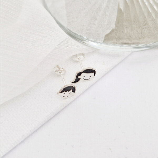 Cercei Familie – fata cu 1 codita si baiat – Argint 925 – inchidere surub
